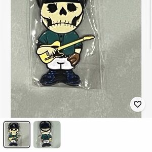 Pearl Jam Skull Wrigley 2018 tour pin NEW